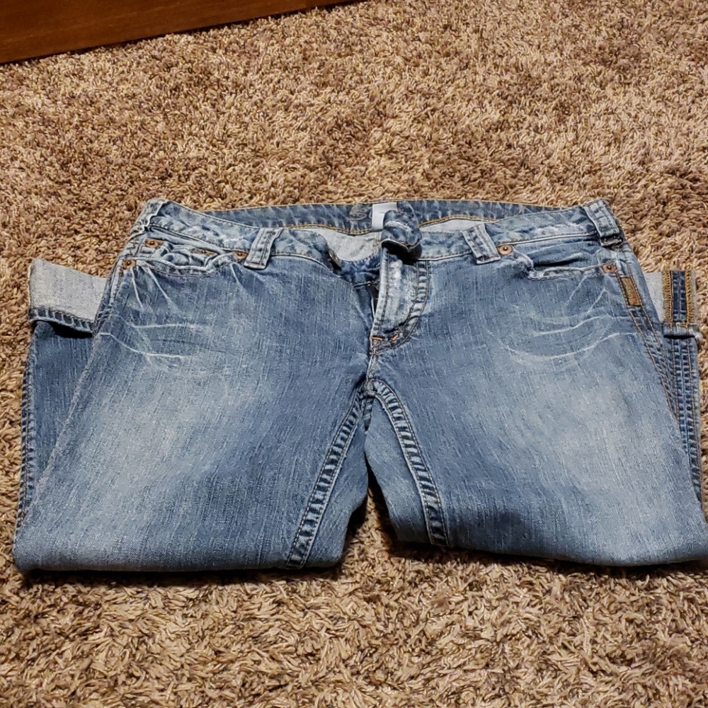 Capris - Picture 2 of 7